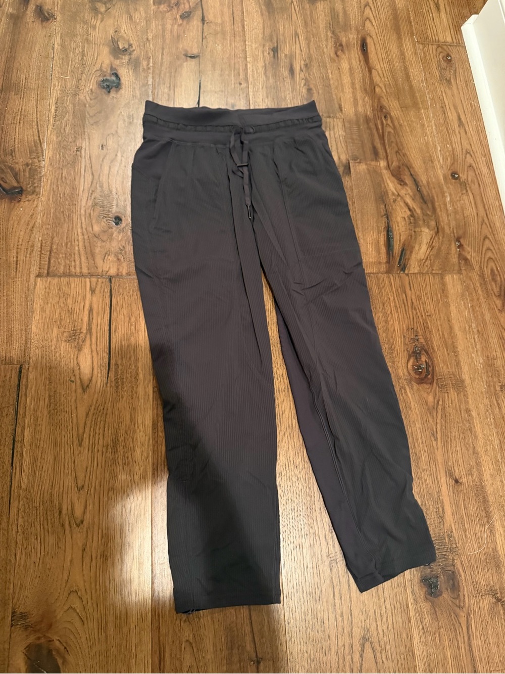 Lululemon Women’s Grey Sweatpants 7/8 length